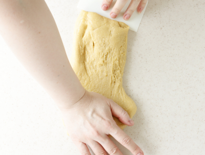 キューブ食パン型で作る♪フィナンシェ食パン