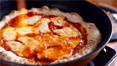フライパンで作る♪ナポリ風ピザ・マルゲリータ❁