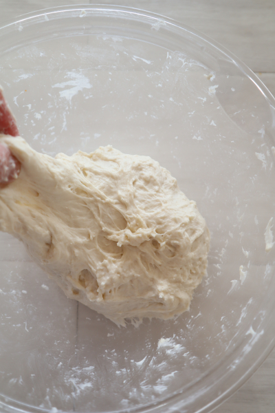 スモークチェダーチーズとベーコンのエピ