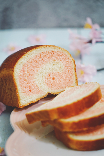 春色のキッチン♡生地をぐるぐる巻いてうずまき桜パン