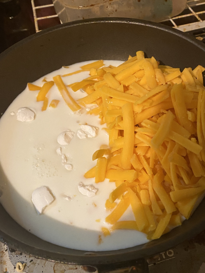 チーズたっぷりポテサラハンバーグ