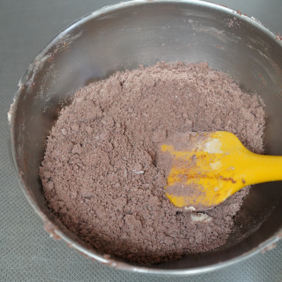 卵、生クリーム、小麦粉不使用で作る生チョコクッキーサンド