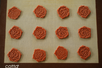 薔薇と小花のクッキー缶