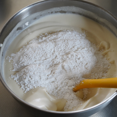 卵、乳製品、小麦粉不使用のシフォンケーキ