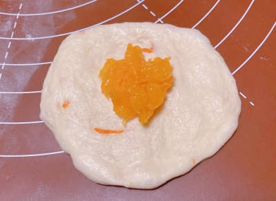 マリーゴールドパン〜オレンジクリームチーズ