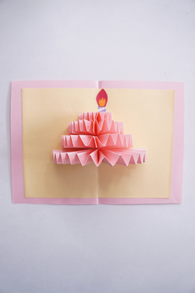1歳のお誕生日ケーキの飛び出すバースデーカード付きラッピング