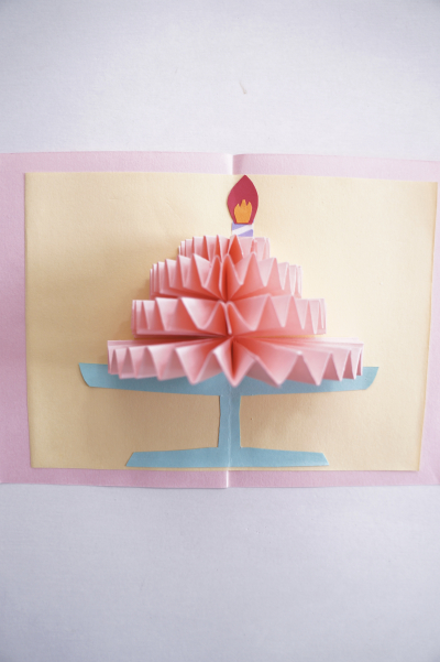 1歳のお誕生日ケーキの飛び出すバースデーカード付きラッピング