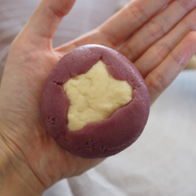 *紫芋のハロウィンおばけホイップメロンパン*