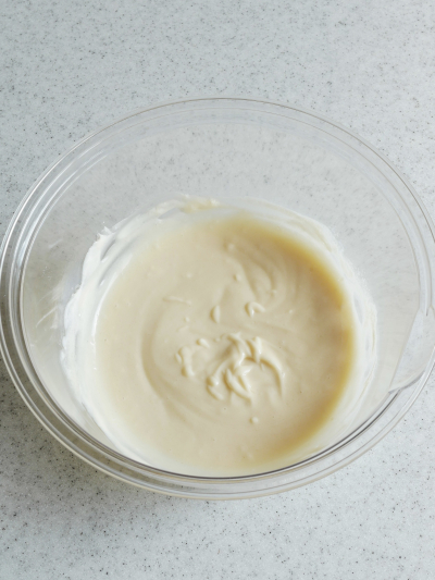 米粉スポンジシートと豆乳ホイップクリームで作るラズベリームースのドームケーキ
