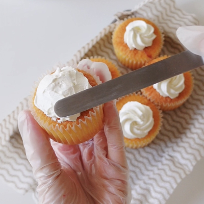 ホイップクリームで作るフラワーカップケーキ
