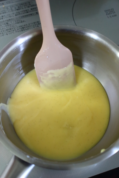 カラメルソース付き☆レモン型でカスタード&生クリームサンドケーキ