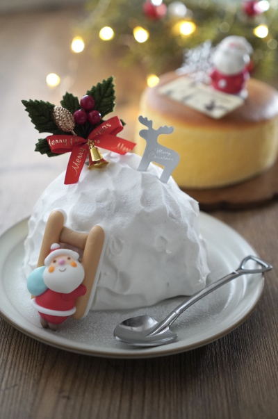 割れたスフレチーズでクリスマスかまくらケーキ